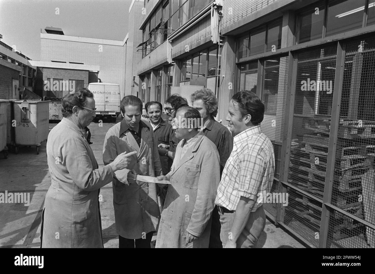 American typewriter factory Monroe Int. in Amsterdam is to close; workers discuss situation, August 16, 1974, factories, closures, The Netherlands, 20th century press agency photo, news to remember, documentary, historic photography 1945-1990, visual stories, human history of the Twentieth Century, capturing moments in time Stock Photo