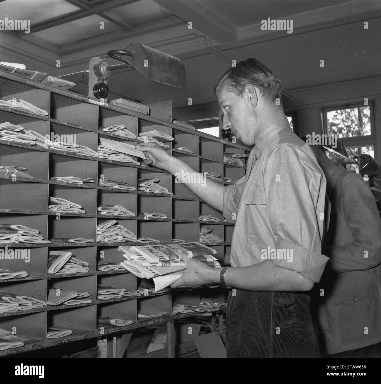 Assignment CNV. Letter carrier sorting, September 20, 1956, letter carriers, post offices, The Netherlands, 20th century press agency photo, news to remember, documentary, historic photography 1945-1990, visual stories, human history of the Twentieth Century, capturing moments in time Stock Photo