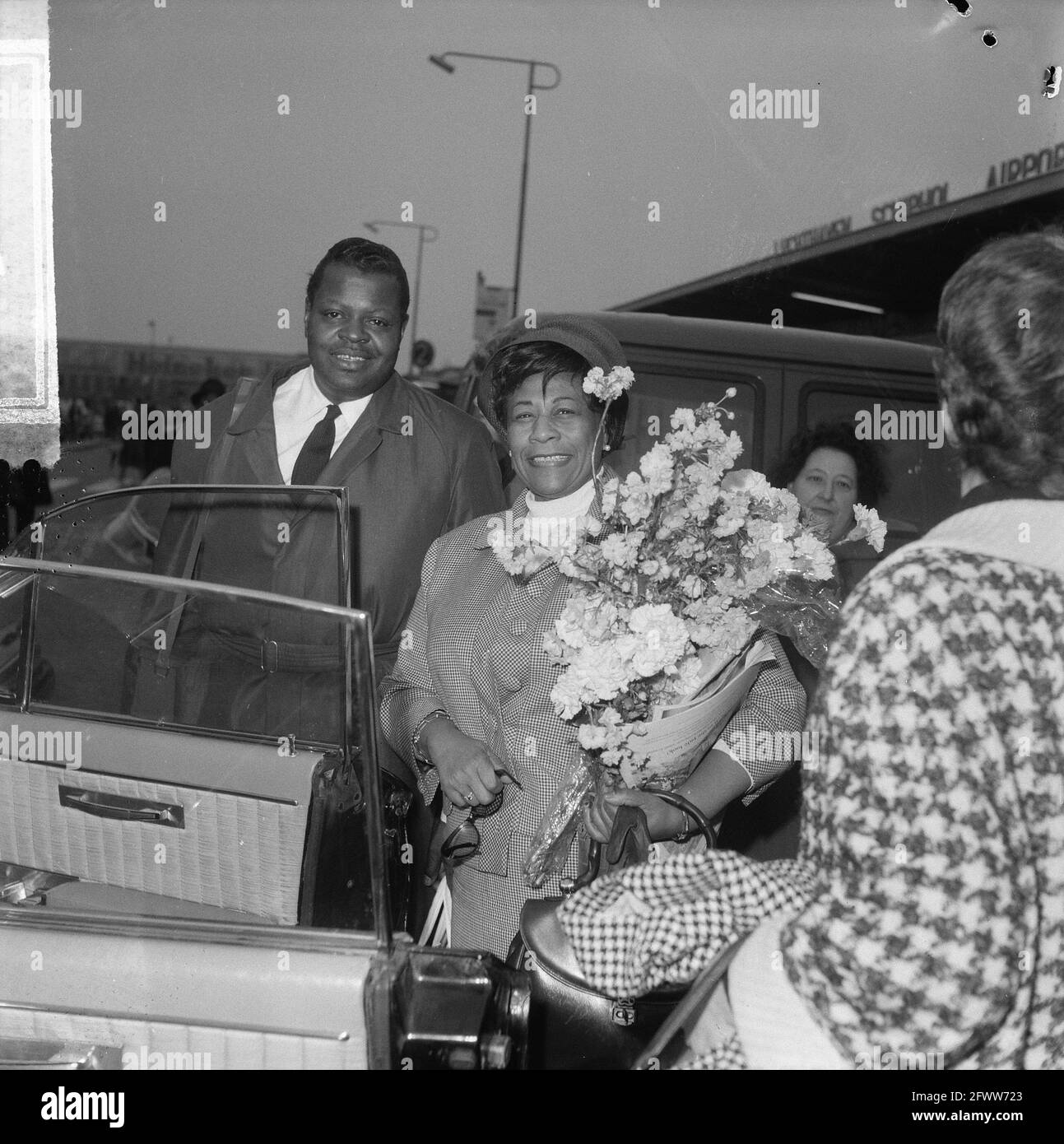 Arrival Ella Fitzgerald and Oscar Peterson (left) at Schiphol Airport, April 24, 1964, arrivals, jazz, music, pianists, singers, The Netherlands, 20th century press agency photo, news to remember, documentary, historic photography 1945-1990, visual stories, human history of the Twentieth Century, capturing moments in time Stock Photo