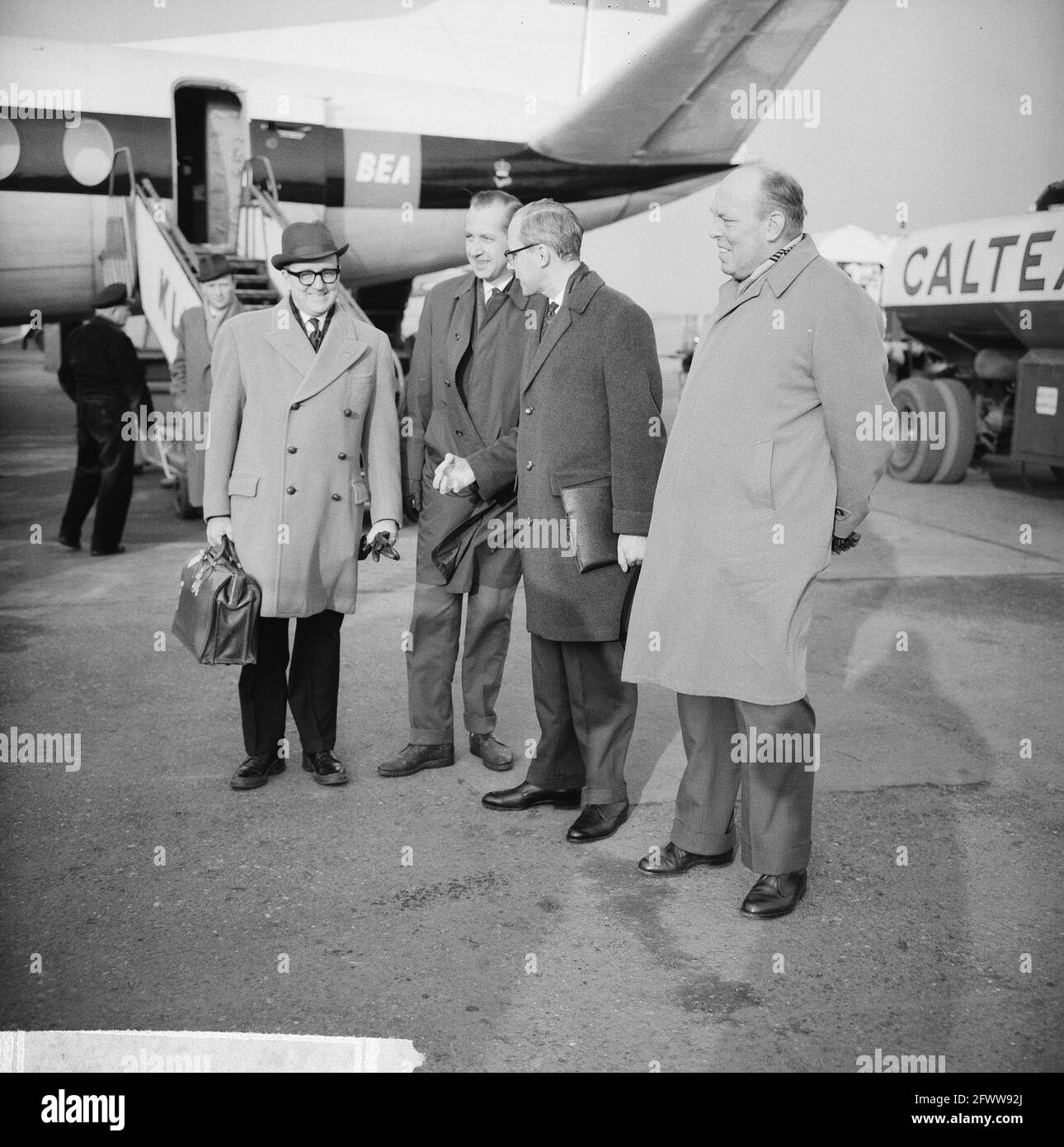 Order E. Alderse Baes, arrival of Mr. Mac Shaver at Schiphol Airport, January 10, 1964, arrivals, The Netherlands, 20th century press agency photo, news to remember, documentary, historic photography 1945-1990, visual stories, human history of the Twentieth Century, capturing moments in time Stock Photo