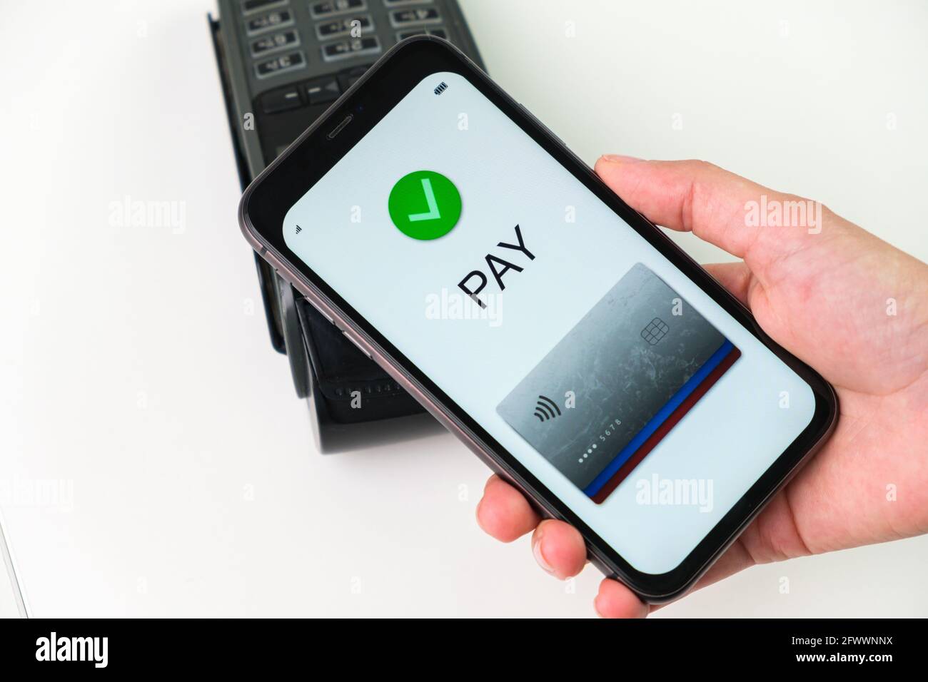Customer paying bill using mobile phone application and POS terminal machine. Wallet in smartphone Stock Photo