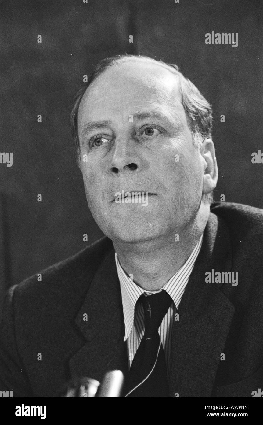 Press conference of aircraft factory Fokker regarding termination of cooperation with Mc Donald Douglas in MDF 100 project . F. Swarttouw, February 8, 1982, press conferences, The Netherlands, 20th century press agency photo, news to remember, documentary, historic photography 1945-1990, visual stories, human history of the Twentieth Century, capturing moments in time Stock Photo