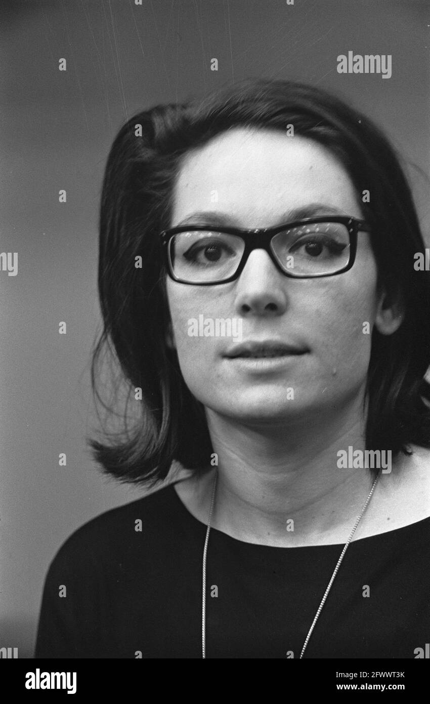 Assignment Telegraph: Nana Mouskouri, Greek singer, September 2, 1963, singers, The Netherlands, 20th century press agency photo, news to remember, documentary, historic photography 1945-1990, visual stories, human history of the Twentieth Century, capturing moments in time Stock Photo