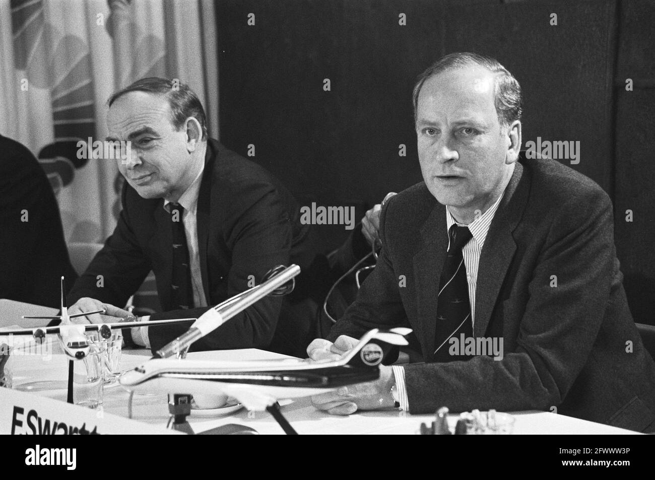 Press conference of aircraft factory Fokker about ending cooperation with Mc Donald Douglas in MDF 100 project. Swarttouw and D. Krook, February 8, 1982, press conference, The Netherlands, 20th century press agency photo, news to remember, documentary, historic photography 1945-1990, visual stories, human history of the Twentieth Century, capturing moments in time Stock Photo