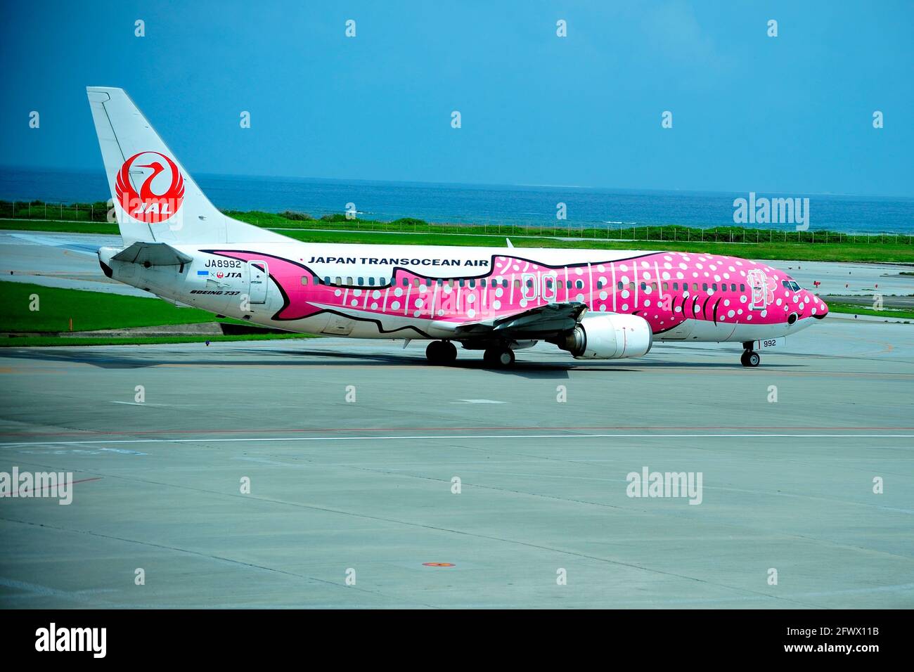 Pink Whale Shark, Japan Transocean, JTA Boeing B-737/400, JA8992, Taxi, To Take Off, Naha Airport, Naha, Okinawa, Ryukyu Islands, Japan Stock Photo