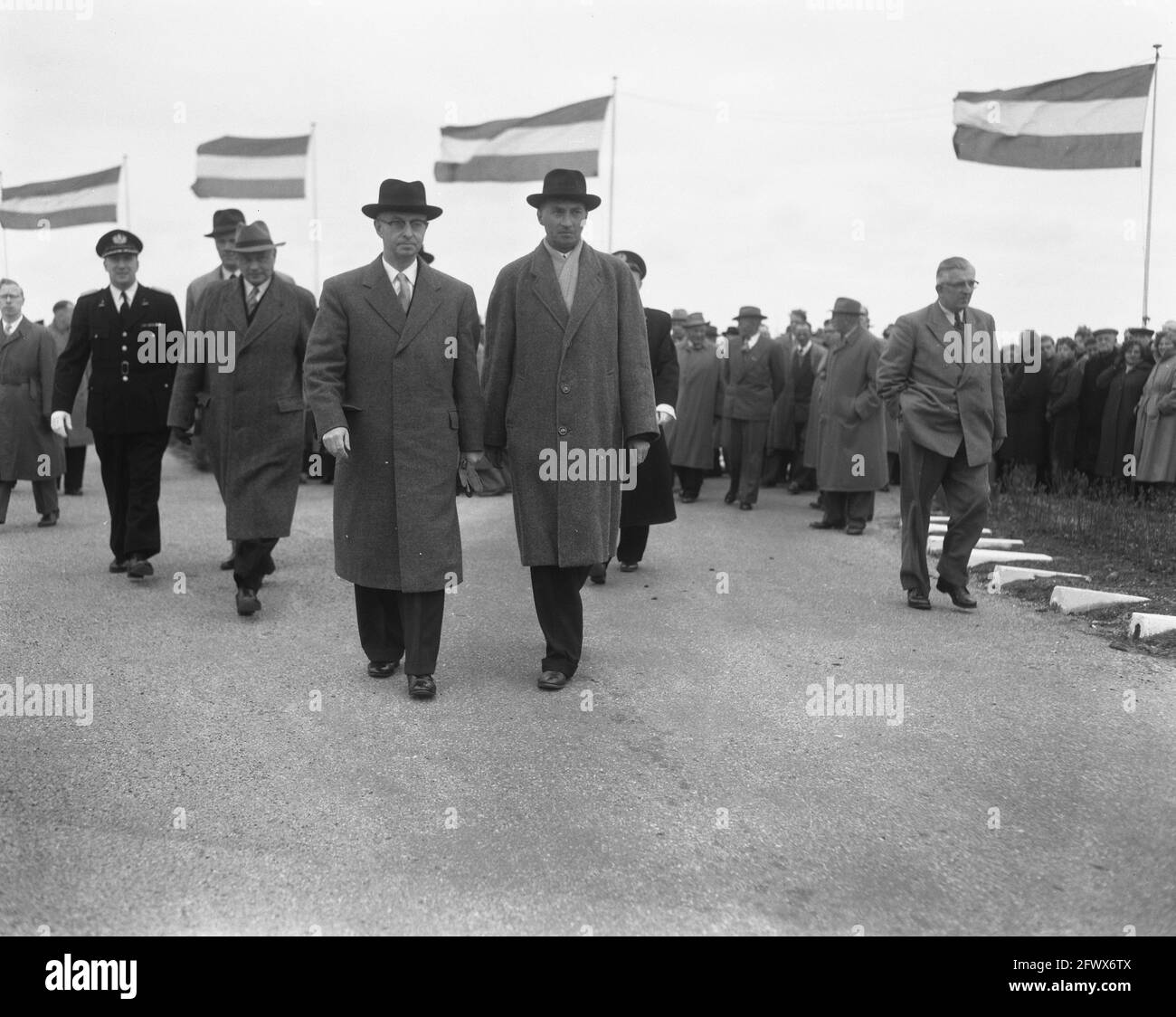 Opening Flevoweg near Kampen. Minister Algera, May 3, 1957, Openings, The Netherlands, 20th century press agency photo, news to remember, documentary, historic photography 1945-1990, visual stories, human history of the Twentieth Century, capturing moments in time Stock Photo