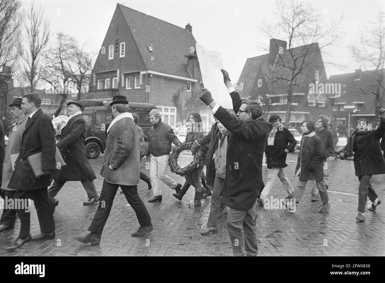 Amsterdam. Wreath laying at the Van Heutsz monument: third from left a nephew of General Kruls being booed by leftist protesters, 3 February 1968, demonstrations, memorials, history, colonialism, wreaths, wreath laying, overseas territories, The Netherlands, 20th century press agency photo, news to remember, documentary, historic photography 1945-1990, visual stories, human history of the Twentieth Century, capturing moments in time Stock Photo