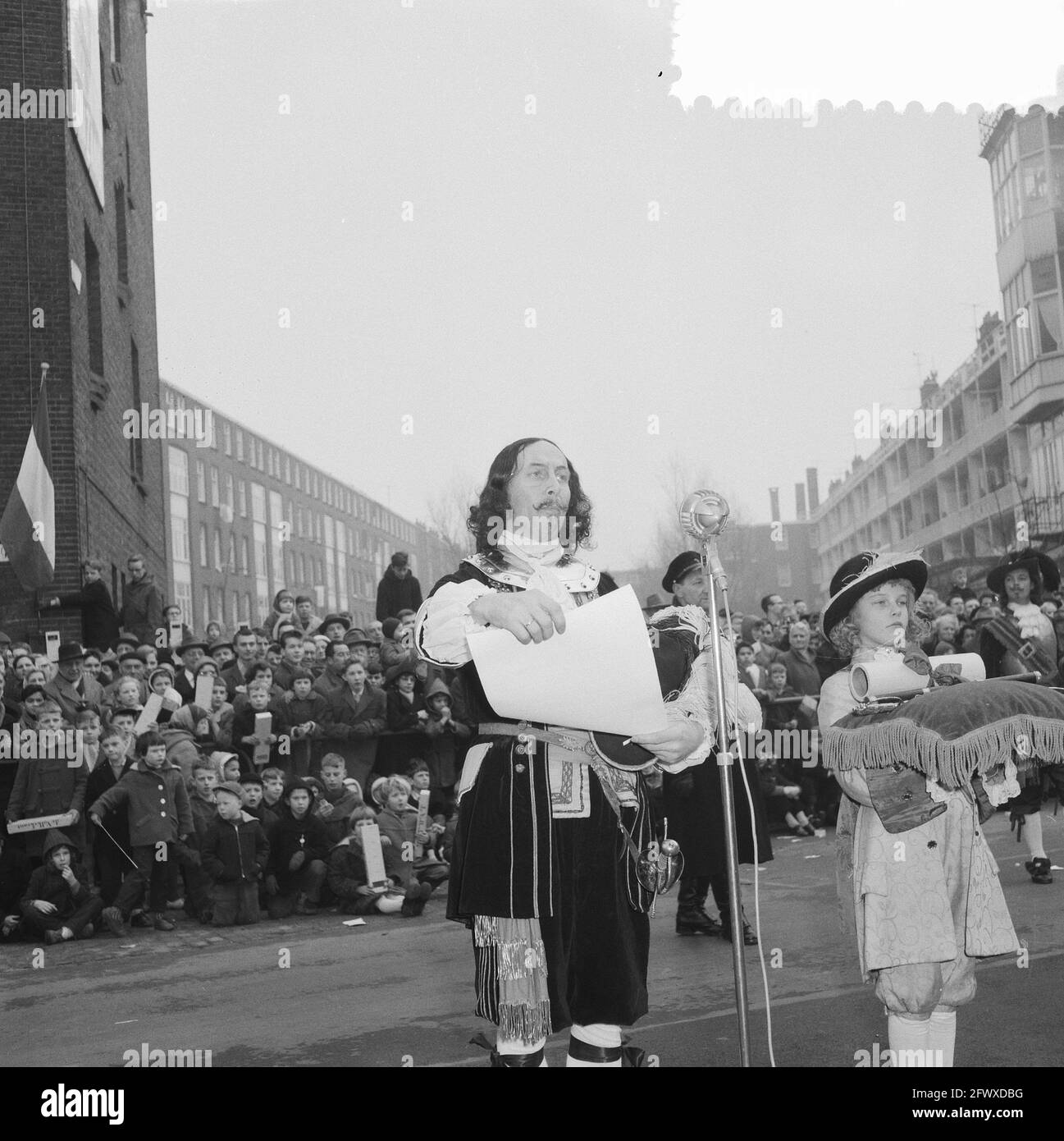 Opening of the Admiraal de Ruyterweg by alderman G. van t Hull, Admiral