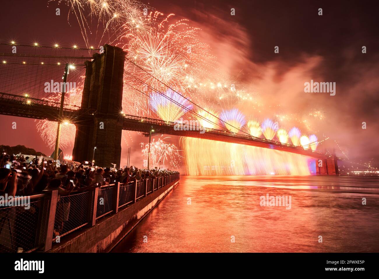 4th of July Independence Day Fireworks (Macys) over the Brooklyn Bridge. Lower Manhattan, New York City, USA Stock Photo