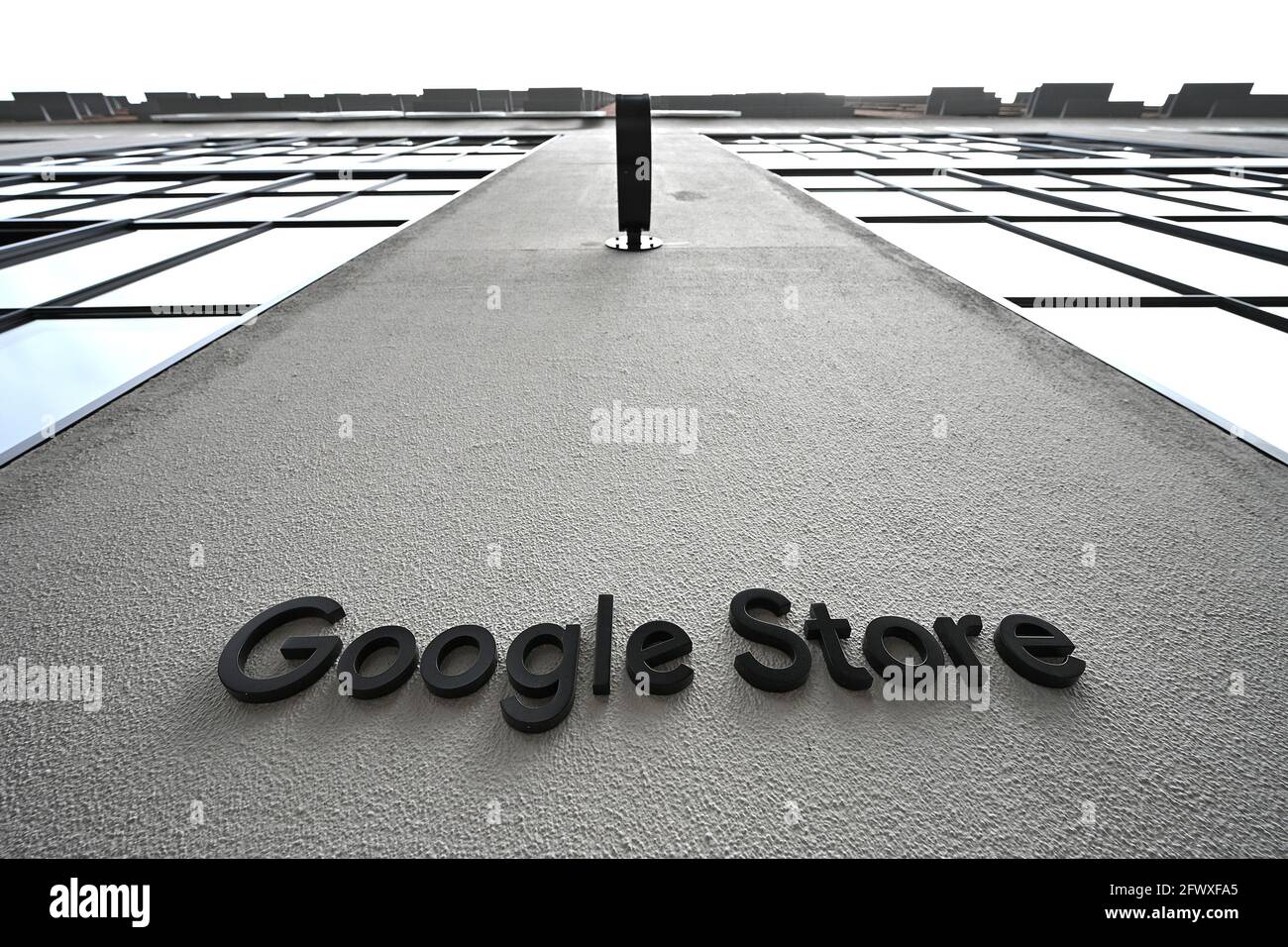 New York, USA. 24th May, 2021. Google has announced that it will open its first physical retail store sometime in the summer of 2021, New York, NY, May 24, 2021. The store is to be located at the street level of Google's NYC headquarters in Manhattan's Chelsea neighborhood, and will offer customers experience with their products, and have people ready to answer tech questions. (Photo by Anthony Behar/Sipa USA) Credit: Sipa USA/Alamy Live News Stock Photo