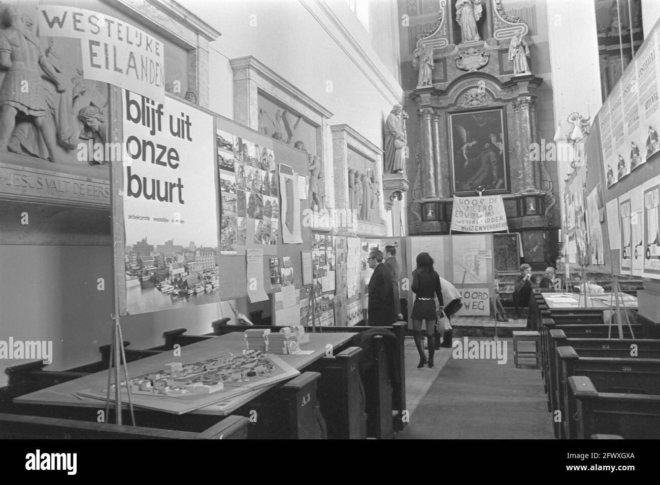 Protest against traffic and housing policy in Amsterdam in the Mozes en Aaronkerk, overview in church, March 11, 1972, churches, protests, The Netherl Stock Photo