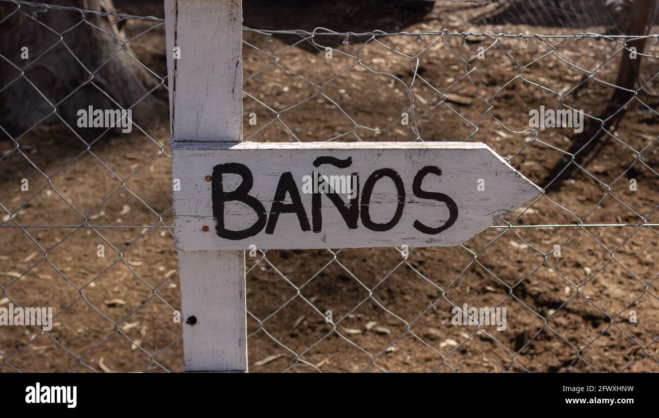 Sign indicating in spanish toilets Stock Photo Alamy