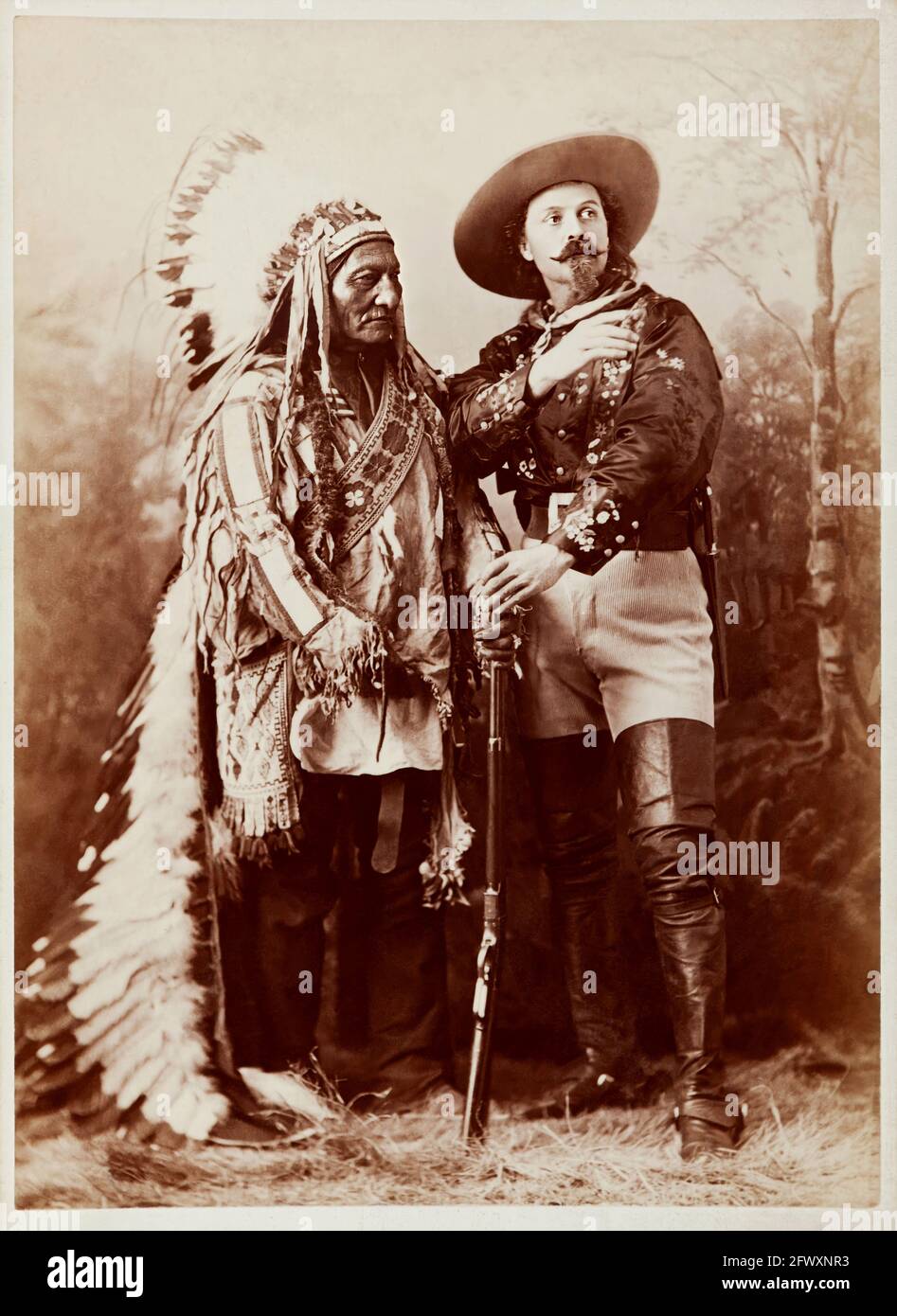 1880 ca , Montreal , CANADA : The celebrated Colonel William Frederick CODY  , know as BUFFALO BILL ( 1846 - 1917 ) with Chef SITTING BULL ( 1831 - 1890  )