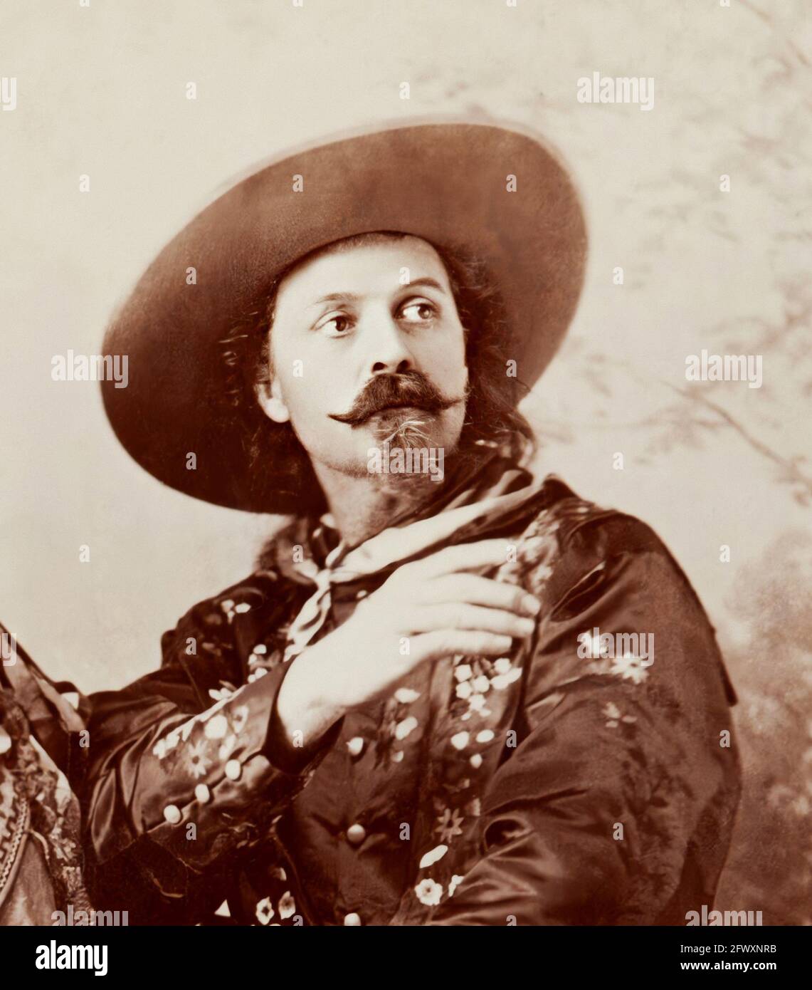 1880 ca , Montreal , CANADA : The celebrated Colonel William Frederick CODY , know as BUFFALO BILL ( 1846 - 1917 ) at  time of WILD WEST SHOW . Photo by W.M. Notman & Son , Montreal . - Epopea del Selvaggio WEST - cowboy - cow-boy  -  Circus - uomo anziano vecchio - older man  - baffi - barba - beard - moustache - Circo - hat - cappello --- Archivio GBB Stock Photo