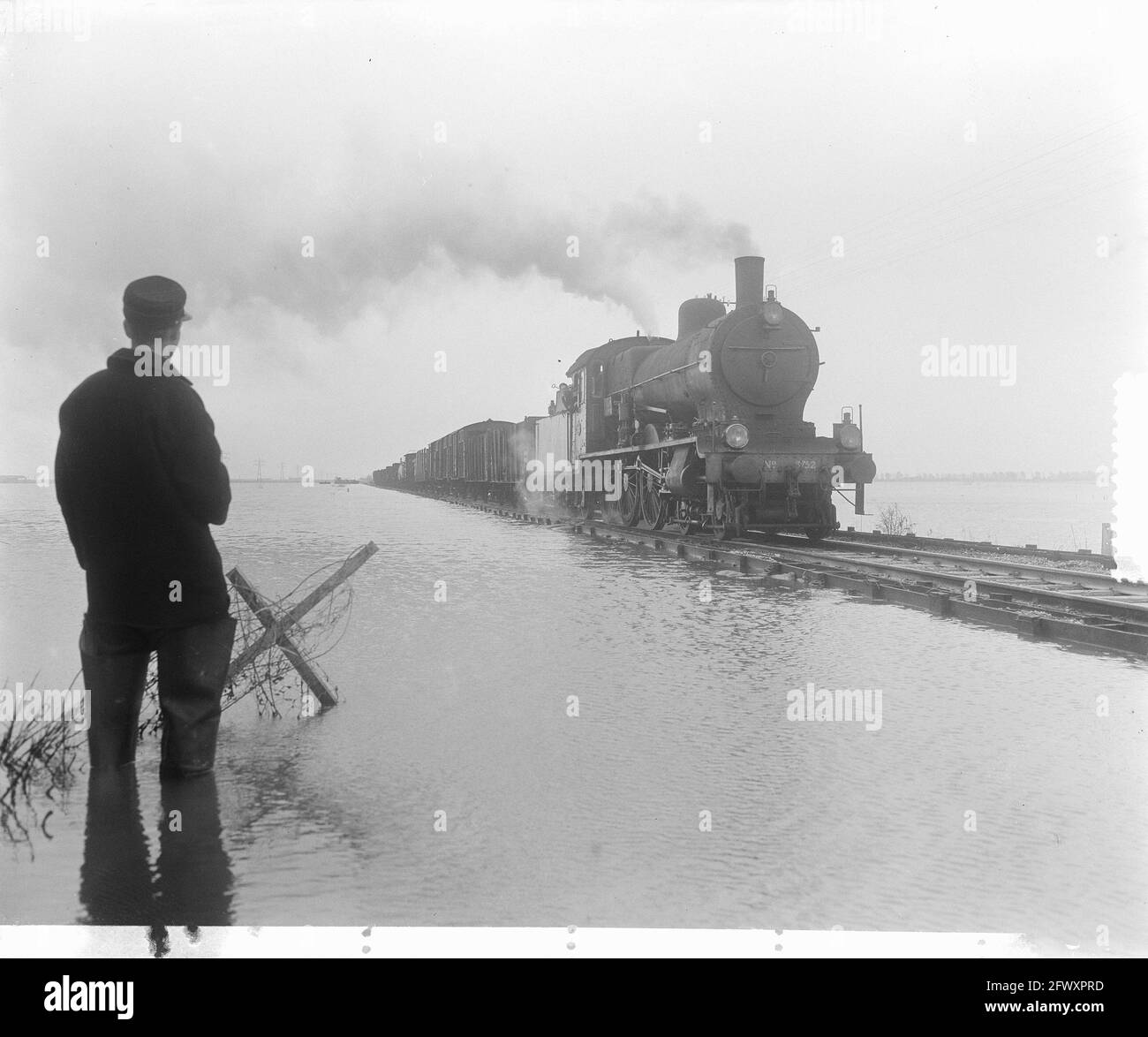 Disaster areas NS lets train run from Oostdijk to Kruiningen (locomotive 3752)., June 11, 1953, disaster areas, steam, trains, The Netherlands, 20th c Stock Photo