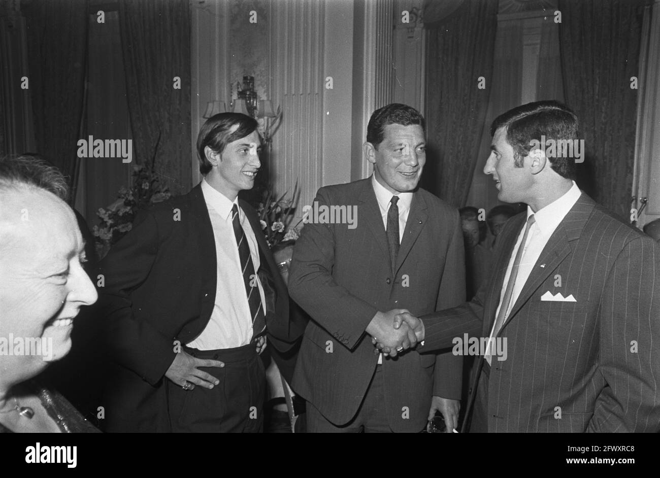 Cor van der hart congratulates johan cruijff hires stock photography