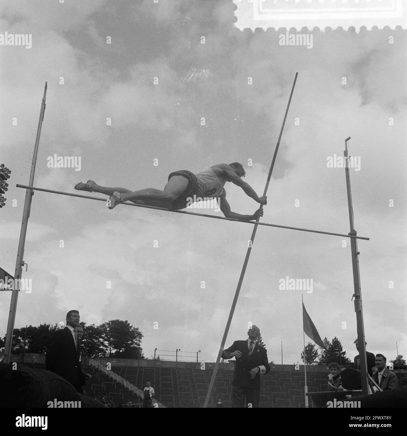 Pole vaulting historic hires stock photography and images Alamy