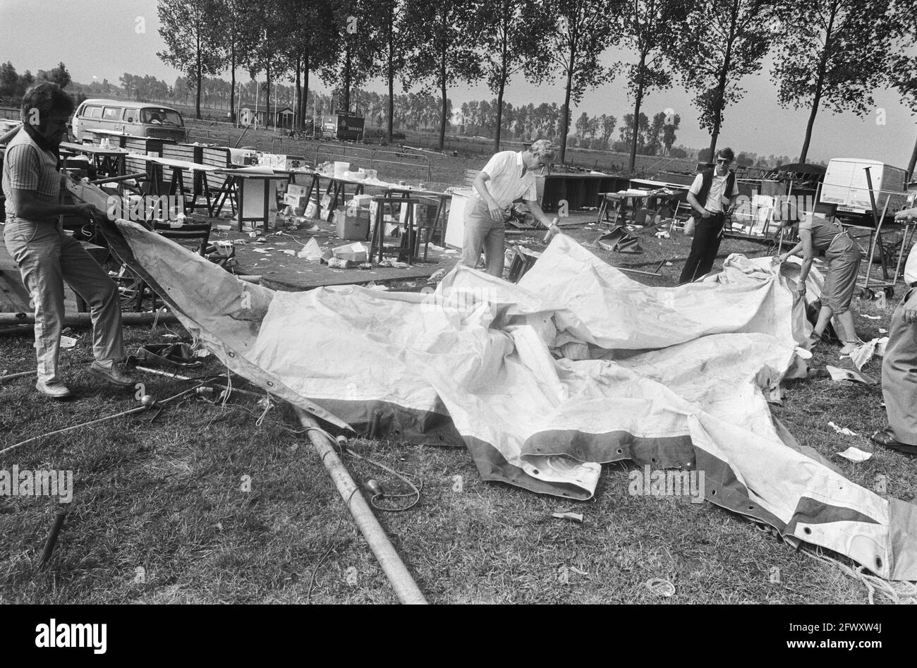 Investigators examine parts of tent, July 18, 1983, disasters, detective, tents, whirlwinds, The Netherlands, 20th century press agency photo, news to Stock Photo