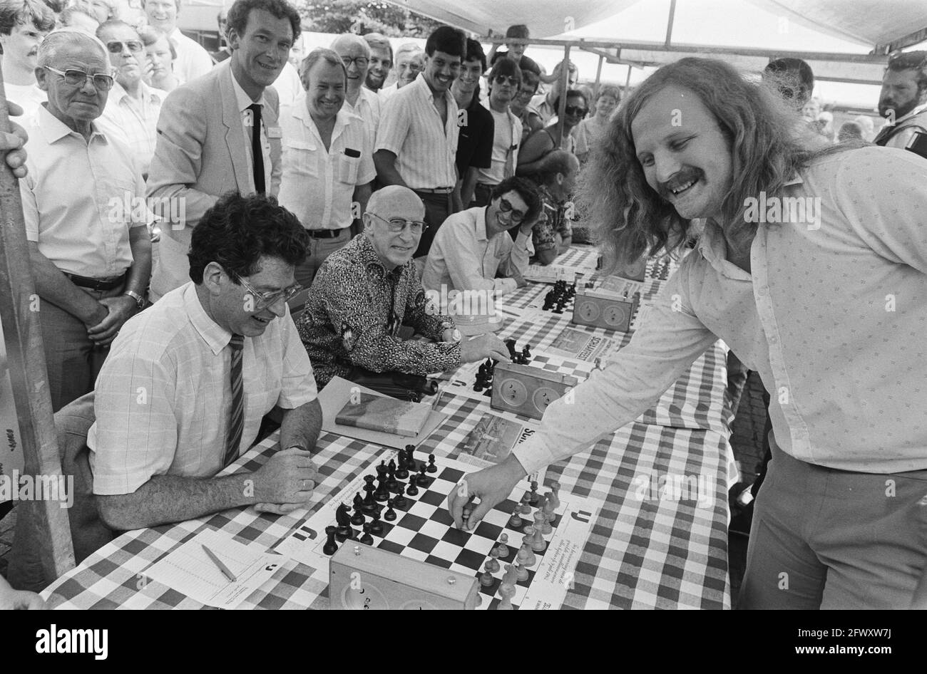 Grandmaster chess Black and White Stock Photos & Images - Alamy