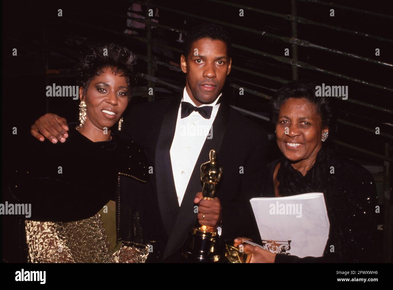 Denzel washington 1990 hi-res stock photography and images - Alamy