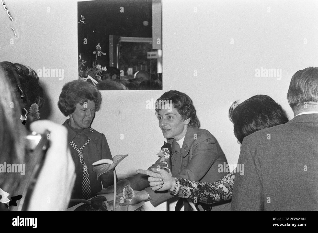 Opening of a jewelry boutique in the presence of people rescuer Mees Toxopeus, June 28, 1972, jewelers, openings, The Netherlands, 20th century press Stock Photo