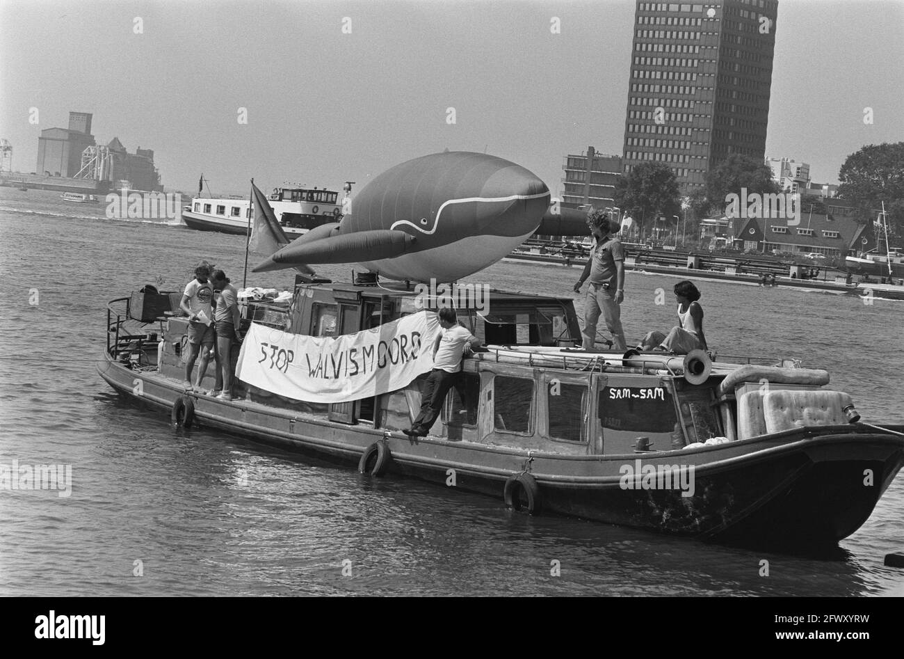 Protest Greenpeace in Amsterdam against Norwegian whaling, July 3, 1986, Protests, The Netherlands, 20th century press agency photo, news to remember, Stock Photo