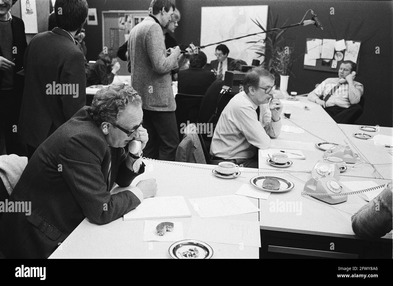 PvdA top answers members by phone in party office of PvdA in Amsterdam. Minister van Kemenade on the phone, March 11, 1982, ministers, political parti Stock Photo