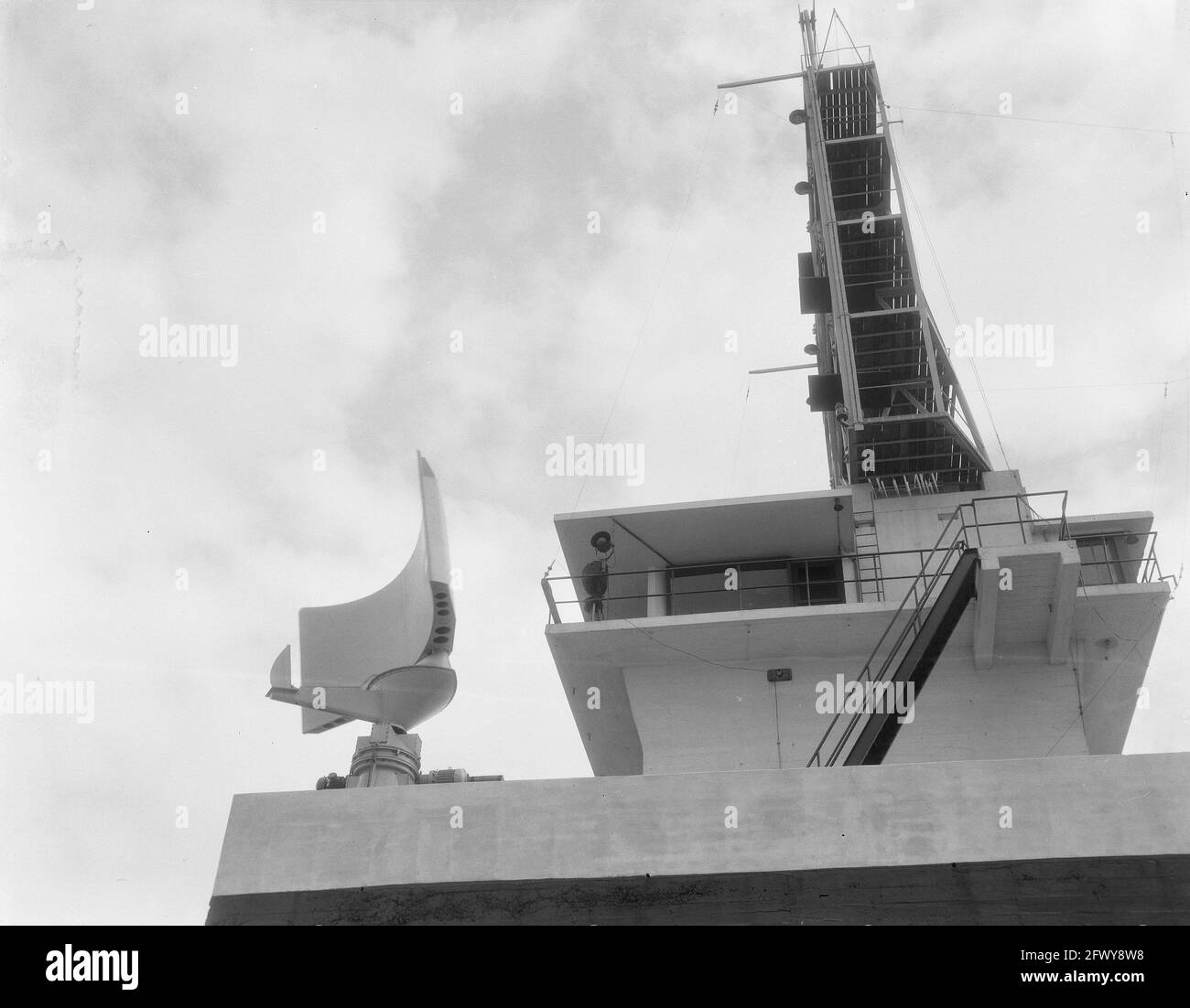 Radar Semaphore Installation Hook of Holland, August 18, 1954, Installation, RADAR, The Netherlands, 20th century press agency photo, news to remember Stock Photo