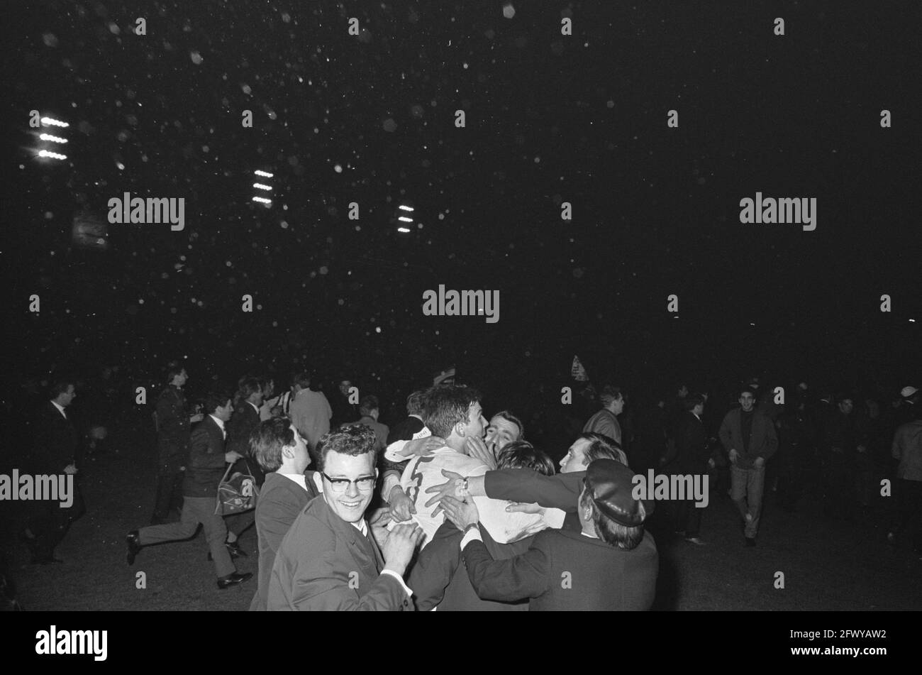 Real Madrid against Partizan 2-1 in Brussels, players on shoulders of supporters, 11 May 1966, PLAYERS, SUPPORTERS, sports, soccer, The Netherlands, 2 Stock Photo