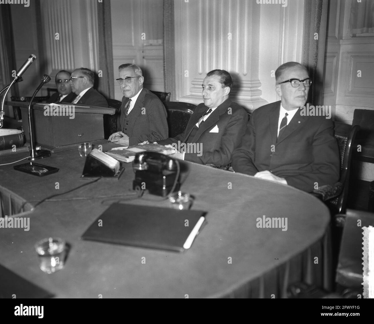Government table drs hires stock photography and images Alamy