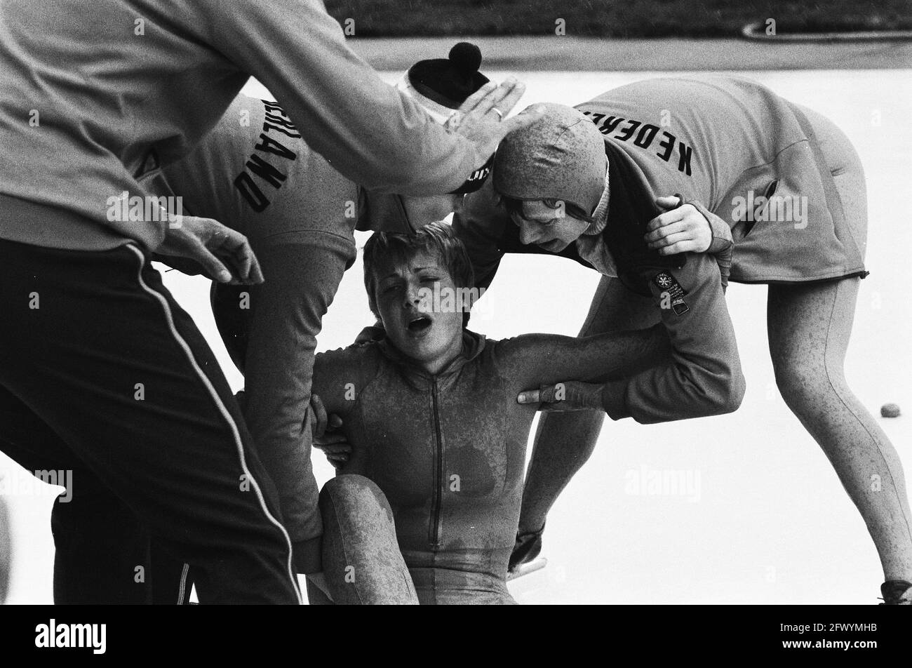 Ria Visser is helped upright after her fall at the 500 m., December 15, 1979, skating, sports, competitions, The Netherlands, 20th century press agency photo, news to remember, documentary, historic photography 1945-1990, visual stories, human history of the Twentieth Century, capturing moments in time Stock Photo