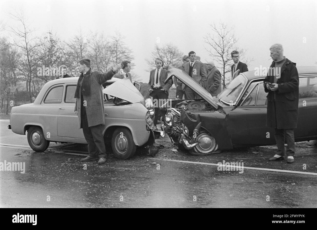 Pontiac Parisienne : canadienne pur sucre… ? Car-accident-near-coevorden-april-16-1966-car-accidents-the-netherlands-20th-century-press-agency-photo-news-to-remember-documentary-historic-photography-1945-1990-visual-stories-human-history-of-the-twentieth-century-capturing-moments-in-time-2FWYPYK