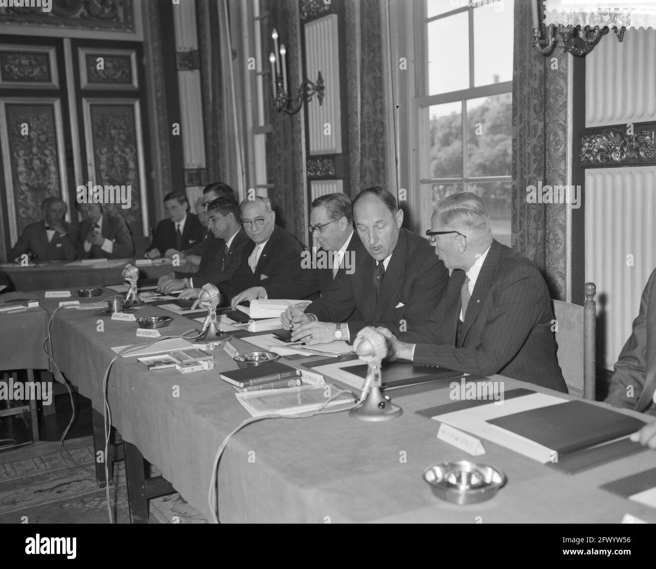 Round Table Conference in the Treves Room, May 29, 1961, conferences, The Netherlands, 20th century press agency photo, news to remember, documentary, historic photography 1945-1990, visual stories, human history of the Twentieth Century, capturing moments in time Stock Photo