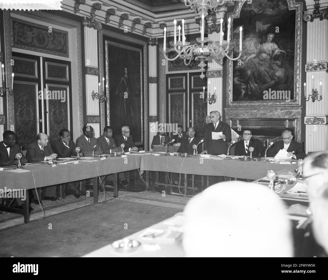 Round table conference in the Treves room. Overview of the session, May 29, 1961, conferences, The Netherlands, 20th century press agency photo, news to remember, documentary, historic photography 1945-1990, visual stories, human history of the Twentieth Century, capturing moments in time Stock Photo