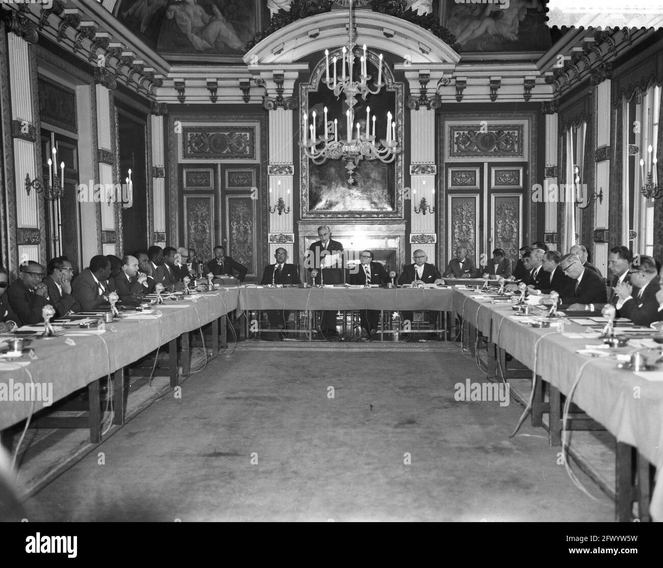 Round table conference in the Treves Room. Overview of the session, May 29, 1961, conferences, The Netherlands, 20th century press agency photo, news to remember, documentary, historic photography 1945-1990, visual stories, human history of the Twentieth Century, capturing moments in time Stock Photo
