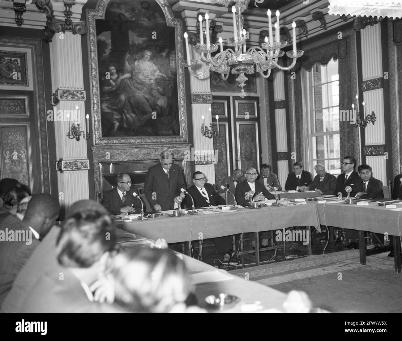 Round Table Conference in the Treves Room. Overview of the session, May 29, 1961, conferences, The Netherlands, 20th century press agency photo, news to remember, documentary, historic photography 1945-1990, visual stories, human history of the Twentieth Century, capturing moments in time Stock Photo