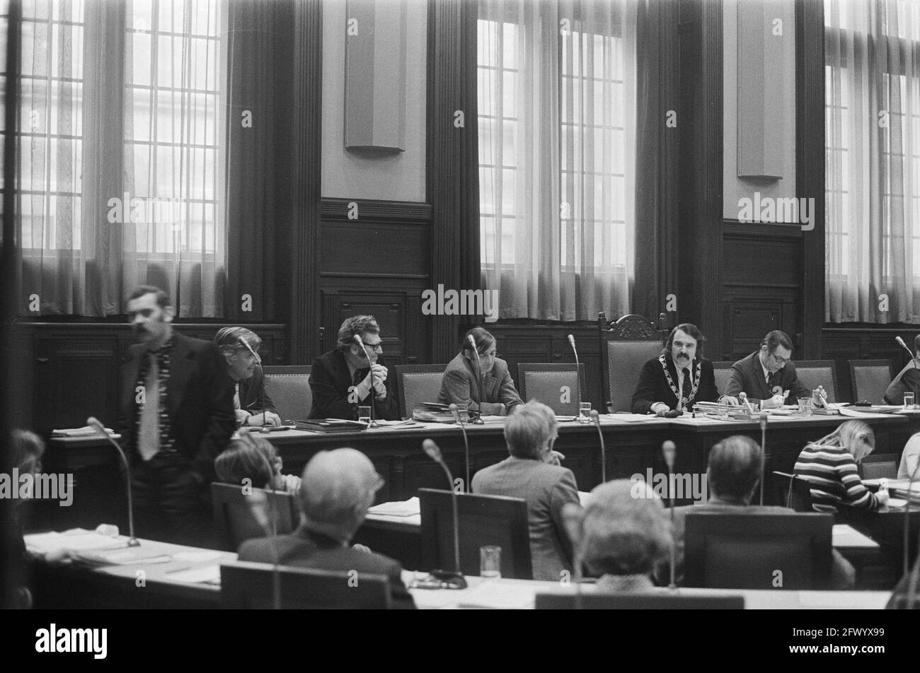 Rotterdam City Council on prostitution on Katendrecht; council meeting aldermen. De Jong, Van der Have, Mentink and Mayor Van der Louw, February 20, 1975, mayors, city councils, aldermen, The Netherlands, 20th century press agency photo, news to remember, documentary, historic photography 1945-1990, visual stories, human history of the Twentieth Century, capturing moments in time Stock Photo