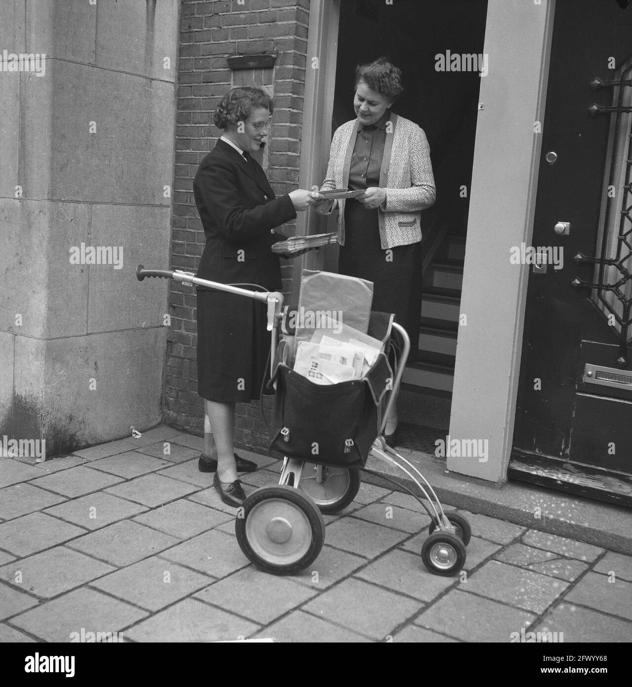 Female letter carriers hires stock photography and images Alamy