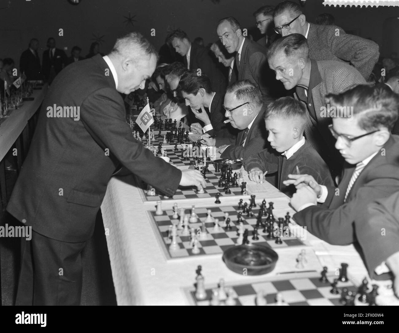 Alexander Alekhine playing simultaneous chess, 1930 Stock Photo - Alamy