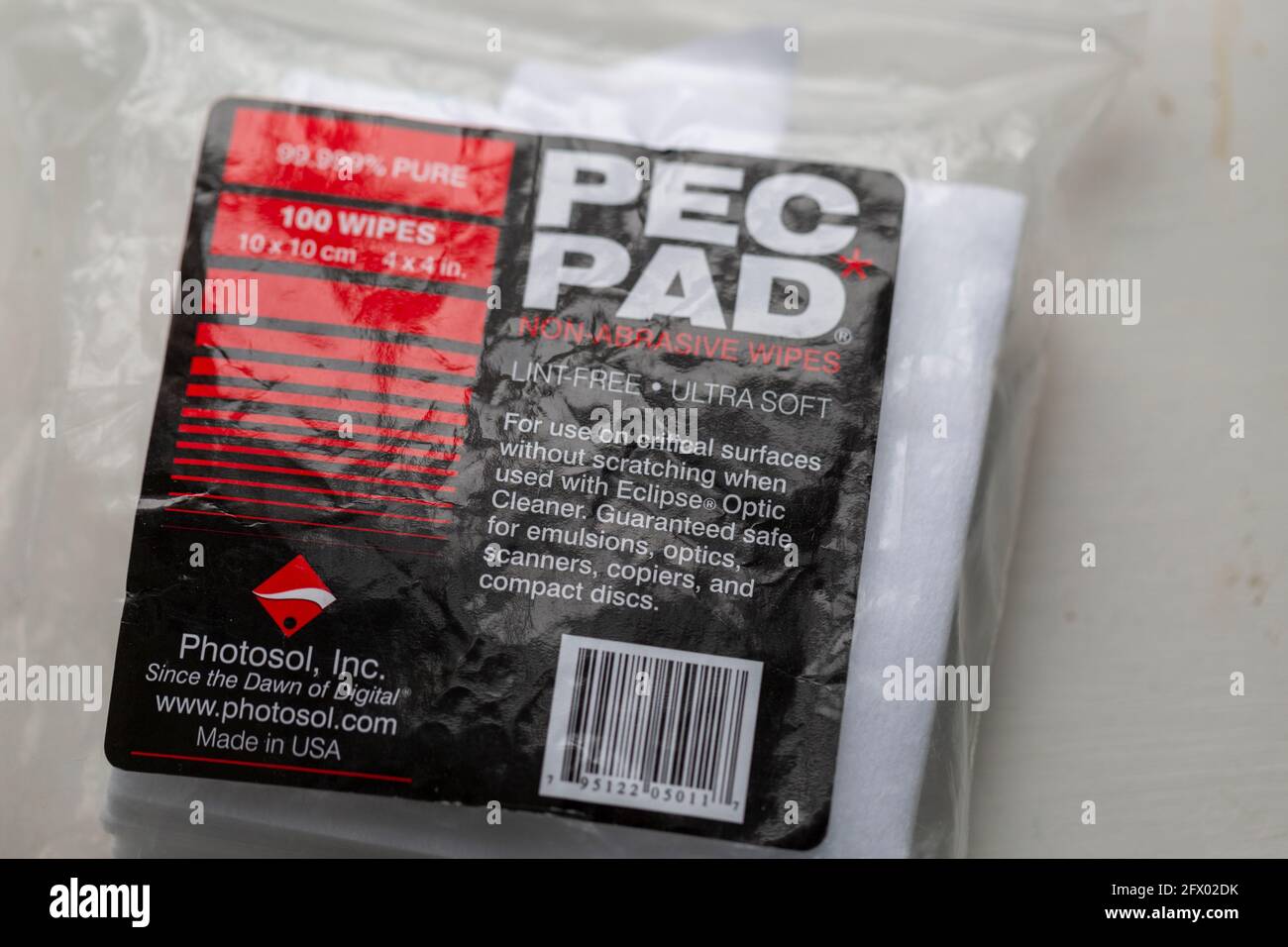 Pec Pad non-abrasive wipes lint free ultra soft Photosol, made in USA Stock  Photo - Alamy