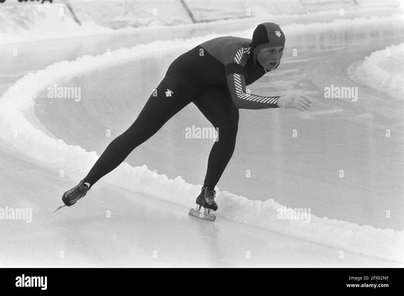 Skating international match between the Netherlands and Norway in Groningen. Ria Visser in action, December 19, 1981, skating, sport, The Netherlands, 20th century press agency photo, news to remember, documentary, historic photography 1945-1990, visual stories, human history of the Twentieth Century, capturing moments in time Stock Photo