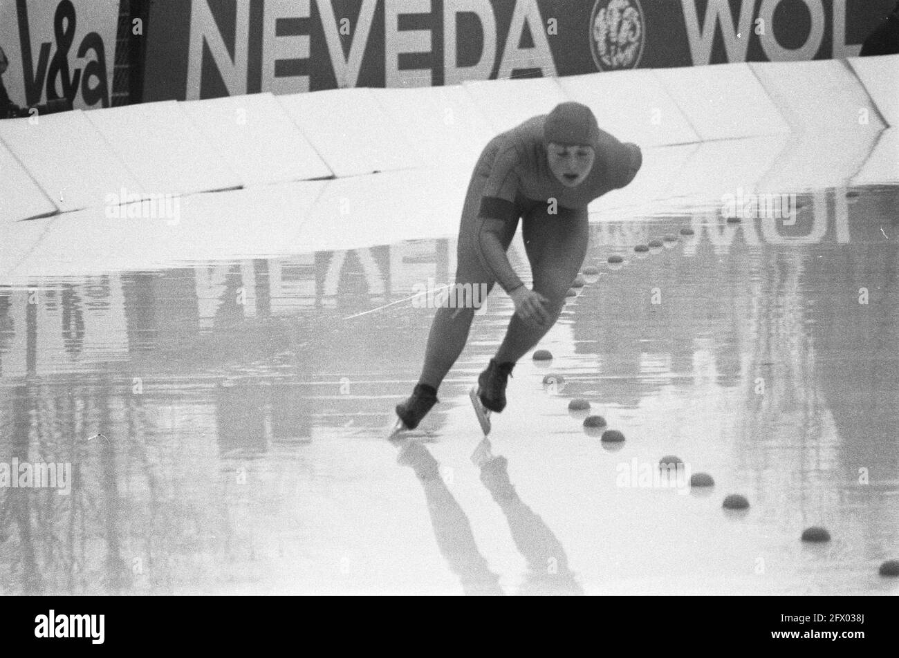 Skating competitions for the IJsselcup in Deventer. Ria Visser in action, November 23, 1980, skating, sports, The Netherlands, 20th century press agency photo, news to remember, documentary, historic photography 1945-1990, visual stories, human history of the Twentieth Century, capturing moments in time Stock Photo