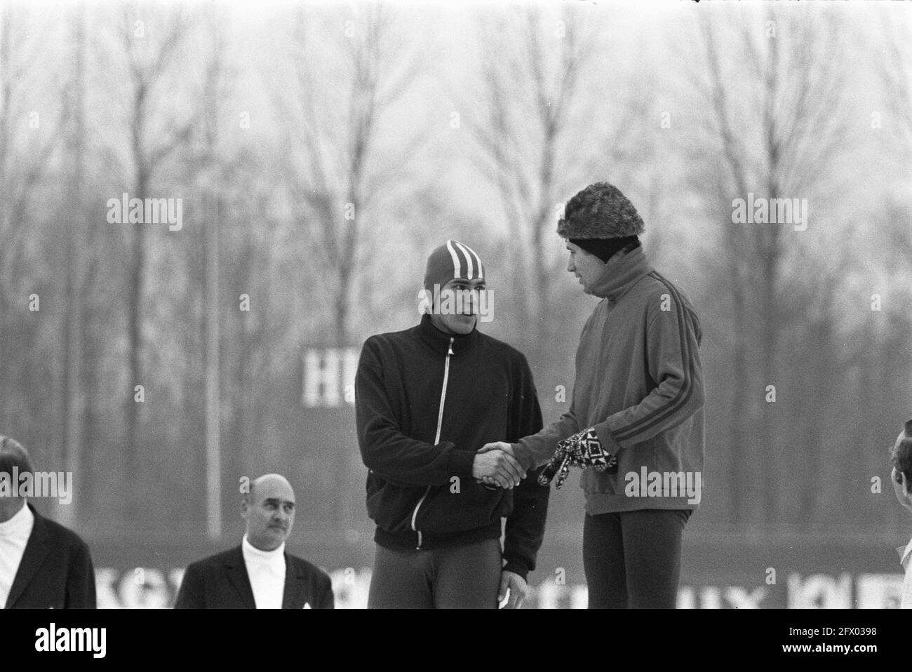 Skating competitions for the IJsselcup in Deventer. Ard Schenk (left), winner 500m, congratulates Kees Verkerk, winner 1500m, November 22, 1969, WEDSTRIJDEN, Winners, skating, sport, The Netherlands, 20th century press agency photo, news to remember, documentary, historic photography 1945-1990, visual stories, human history of the Twentieth Century, capturing moments in time Stock Photo