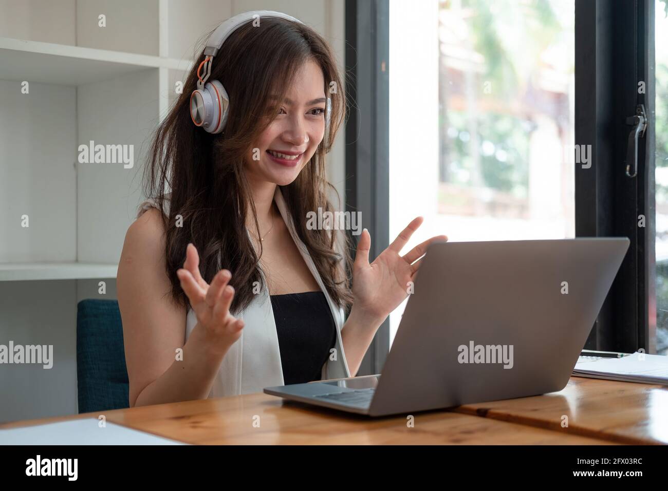 Side view shot smiling asian woman freelancer wearing headset ...