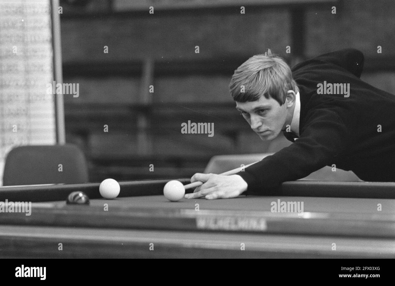 European Championship Three Bands in The Hague Rini van Bracht in action, January 16, 1969, CHAMPIONSHIPS, billiards, The Netherlands, 20th century press agency photo, news to remember, documentary, historic photography 1945-1990, visual stories, human history of the Twentieth Century, capturing moments in time Stock Photo