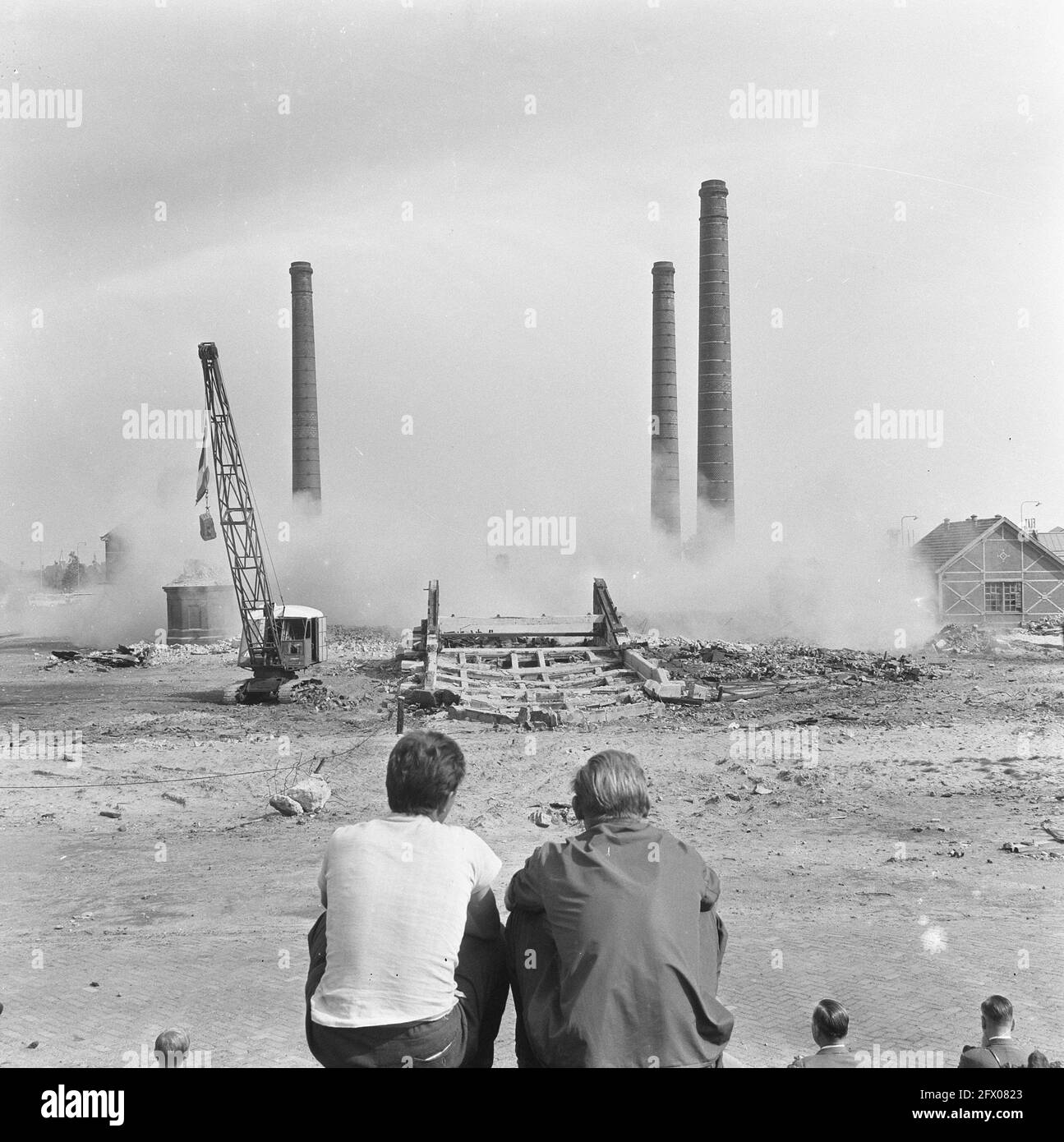 Chimneys of former Kool Gas Distillery at Zuidergasfabriek Amsterdam knocked down, August 17, 1965, SHORTS, The Netherlands, 20th century press agency photo, news to remember, documentary, historic photography 1945-1990, visual stories, human history of the Twentieth Century, capturing moments in time Stock Photo