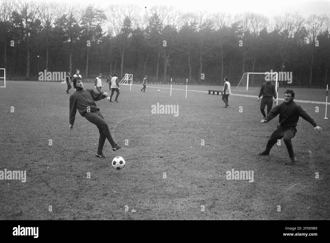 Selection for Dutch national team trains for match against Luxembourg, Zeist, February 15, 1971, sport, soccer, The Netherlands, 20th century press agency photo, news to remember, documentary, historic photography 1945-1990, visual stories, human history of the Twentieth Century, capturing moments in time Stock Photo