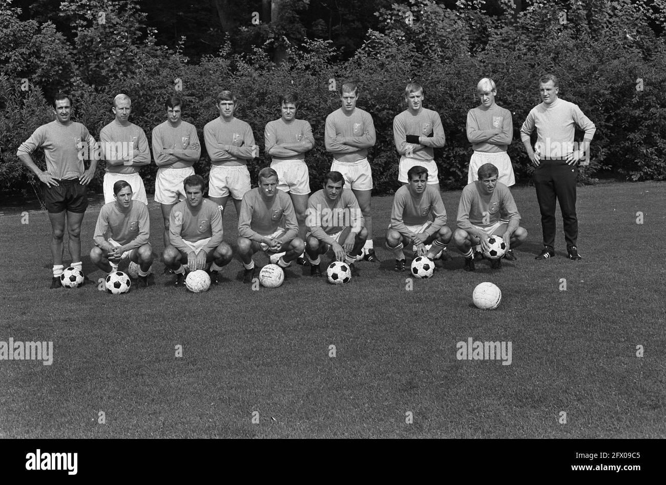 Selection team Dutch national football: Graafland, Groot, Suurbi Eikenbroek, Israel, Pronk, Doesburg, Kemper, Kessler, Cruijff, Muller, Nuninga, van der Kuylen 30, 1967, sports, soccer, The 20th century press