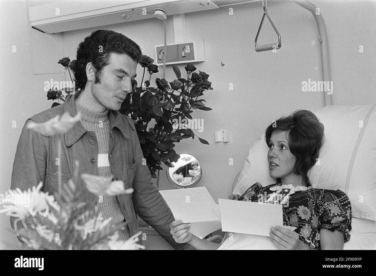Mr. B. Snoek, father of quadruplets born last Friday, shows his wife C.J. Snoek-Bakker the birth certificates, November 14, 1972, PARENTS, quadruplets, The Netherlands, 20th century press agency photo, news to remember, documentary, historic photography 1945-1990, visual stories, human history of the Twentieth Century, capturing moments in time Stock Photo