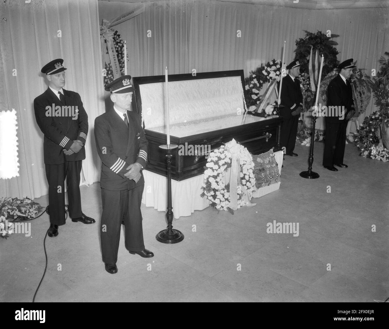 Death of Plesman ( Chapelle Ardente ), January 4 1954, The Netherlands, 20th century press agency photo, news to remember, documentary, historic photography 1945-1990, visual stories, human history of the Twentieth Century, capturing moments in time Stock Photo